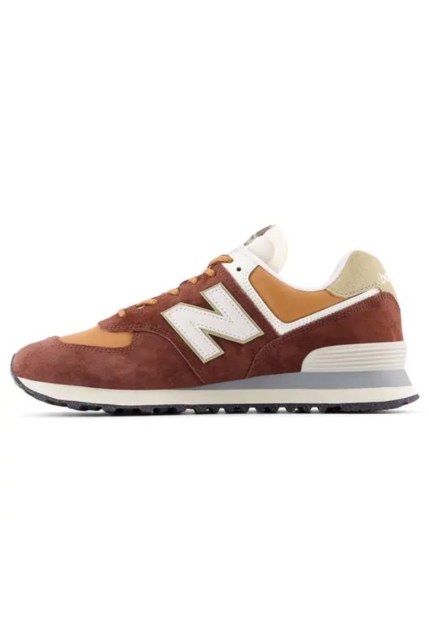 New Balance U574MRR Sneakersy męskie. Okazja: na co dzień. Kolor: czerwony. Materiał: zamsz, guma. Szerokość cholewki: normalna. Sezon: lato. Model: New Balance 574