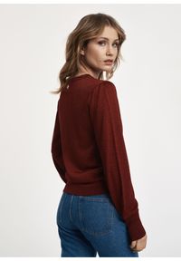 Ochnik - Bordowy błyszczący sweter damski. Kolor: czerwony. Materiał: wiskoza. Długość: długie