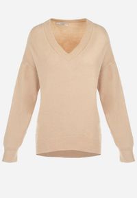 Born2be - Jasnobeżowy Sweter z Wiskozy Oversize Yorate. Okazja: na co dzień. Typ kołnierza: dekolt w serek. Kolor: beżowy. Materiał: wiskoza. Długość rękawa: długi rękaw. Długość: długie. Styl: wizytowy, elegancki, casual #3