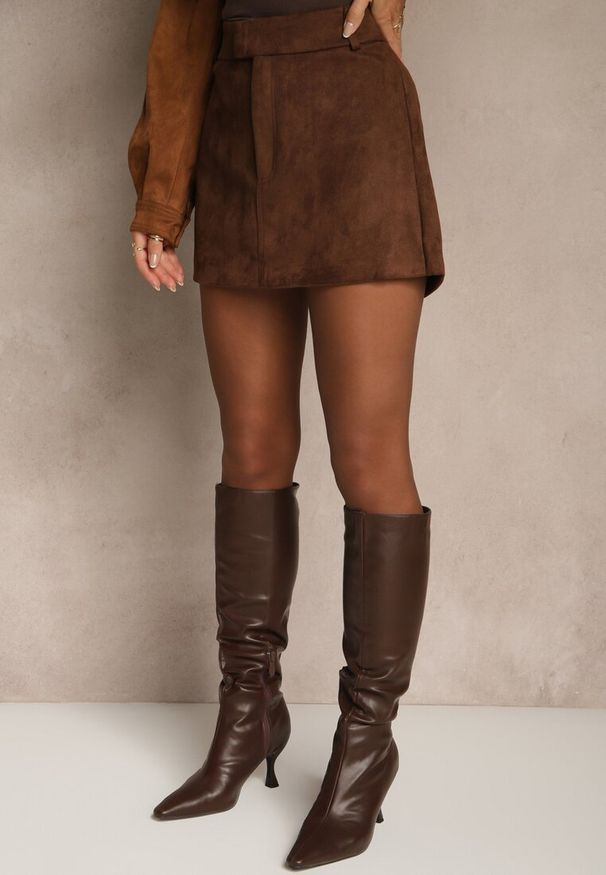 Renee - Brązowa Spódnica VICES Mini Stylizowana na Zamszową Tivite. Okazja: na co dzień. Kolor: brązowy. Materiał: zamsz. Styl: casual, elegancki