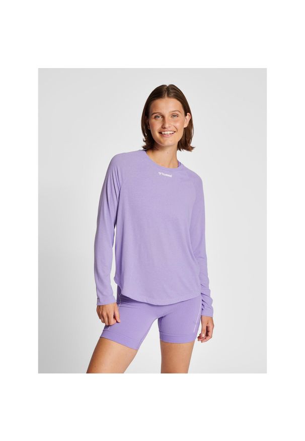 Damska koszulka z długim rękawem Hummel MT Vanja. Kolor: wielokolorowy, niebieski, fioletowy. Długość rękawa: długi rękaw. Długość: długie. Sport: joga i pilates, fitness