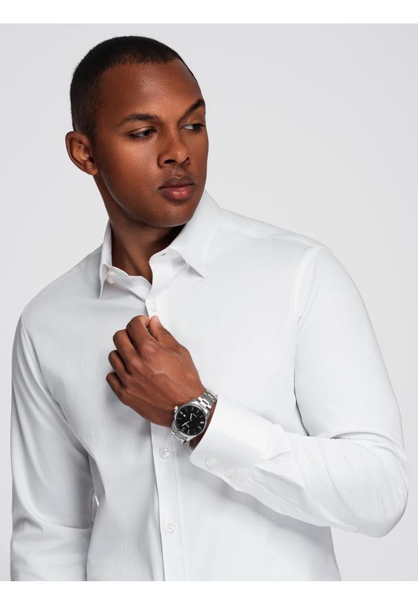 Ombre Clothing - Klasyczna męska koszula SLIM FIT z tkaniny satynowej – biała V1 - Rozmiar: XL. Okazja: do pracy, na co dzień, na spotkanie biznesowe. Typ kołnierza: kołnierzyk klasyczny. Kolor: biały. Materiał: tkanina, satyna. Wzór: gładki. Styl: klasyczny