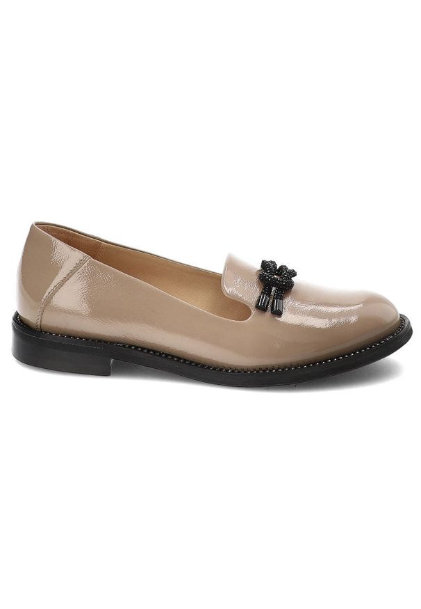 Beżowe Mokasyny Armodo Modne Buty Damskie. Okazja: do pracy. Kolor: beżowy. Materiał: skóra. Obcas: na obcasie. Styl: klasyczny, elegancki. Wysokość obcasa: niski