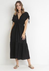 Born2be - Czarna Rozkloszowana Sukienka z Falbaną Atina. Kolor: czarny #5