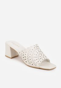 Born2be - Białe Klapki na Słupku z Ażurową Cholewką i Kwadratowym Noskiem Bevyrae. Nosek buta: otwarty. Kolor: biały. Materiał: skóra. Wzór: ażurowy. Sezon: lato. Obcas: na słupku. Styl: klasyczny. Wysokość obcasa: średni #2
