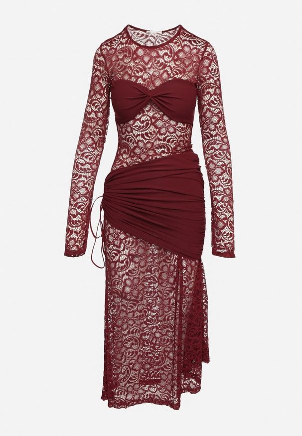Born2be - Bordowa Koktajlowa Sukienka Koronkowa z Usztywnionymi Miseczkami i Marszczeniami Temias. Kolor: czerwony. Materiał: koronka. Długość rękawa: długi rękaw. Wzór: koronka. Styl: wizytowy