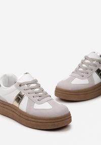 Born2be - Szaro-Białe Sneakersy na Niskiej Platformie z Materiałowymi Wstawkami Xeonbia. Kolor: szary. Materiał: materiał. Obcas: na platformie #3