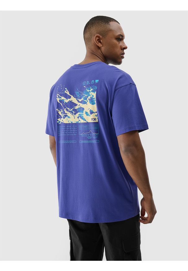 4f - 4F T-shirt oversize z nadrukiem męski - fioletowy L. Okazja: na co dzień. Kolor: fioletowy. Materiał: dzianina, jersey, bawełna. Długość rękawa: krótki rękaw. Długość: krótkie. Wzór: nadruk. Styl: sportowy, klasyczny, casual