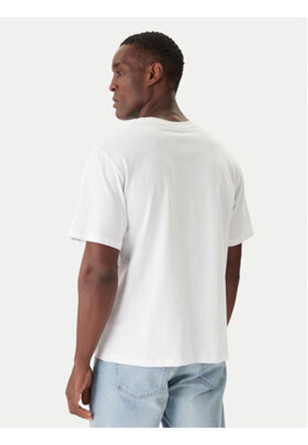 Jack & Jones T-Shirt Holiday Cartoon 12287550 Biały Relaxed Fit. Kolor: biały. Materiał: bawełna