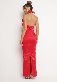 Born2be - Czerwona Satynowa Sukienka Wiązana na Szyi z Wycięciem pod Biustem i Różyczką Roneza. Kolor: czerwony. Materiał: satyna. Styl: elegancki #5