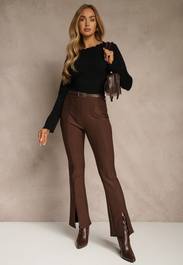 Renee - Czarny Sweter z Wiskozą i Ozdobną Falbanką Mevidella. Okazja: na co dzień. Kolor: czarny. Materiał: wiskoza. Styl: casual, klasyczny