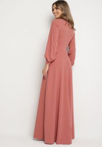 Born2be - Różowa Rozkloszowana Sukienka Koktajlowa z Bufiastymi Rękawami i Rozcięciem na Nogę Erqellia. Okazja: na imprezę. Typ kołnierza: dekolt w serek. Kolor: różowy. Styl: wizytowy #7