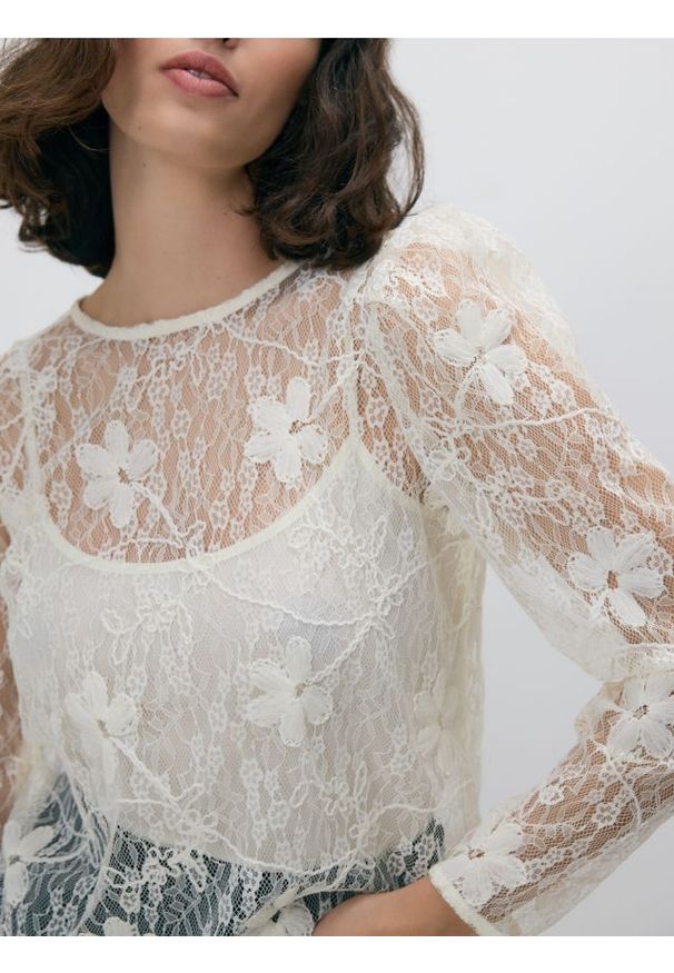 Reserved - Koronkowa bluzka - złamana biel. Materiał: koronka