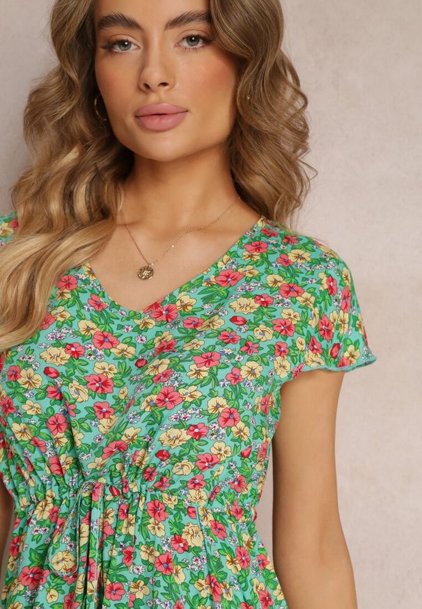 Renee - Miętowo-Zielona Kwiecista Sukienka Mini z Wiskozy z Krótkim Rękawem Ayela. Kolor: zielony. Materiał: wiskoza. Długość rękawa: krótki rękaw. Długość: mini