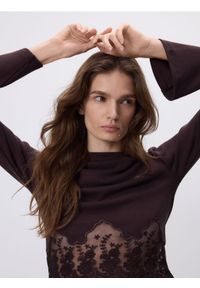 Reserved - Bluzka z koronką - ciemnobrązowy. Kolor: brązowy. Materiał: koronka. Wzór: koronka #1