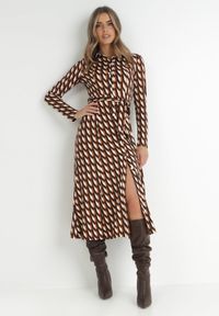 Born2be - Brązowa Sukienka Koszulowa w Geometryczny Wzór Kelsam. Kolor: brązowy. Wzór: geometria. Typ sukienki: koszulowe. Styl: elegancki #1