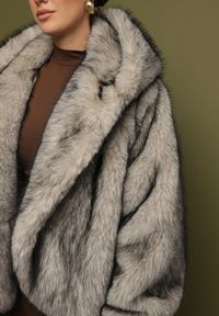 Born2be - Szara Kurtka Futerko o Kroju Oversize z Kapturem Nalienta. Okazja: na co dzień. Typ kołnierza: kaptur. Kolor: szary, biały. Materiał: futro. Styl: casual, elegancki #6