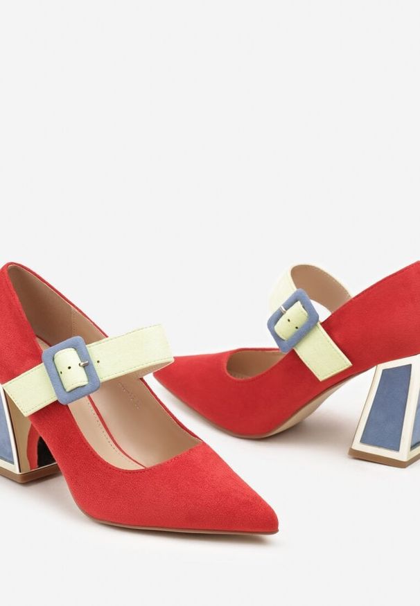 Born2be - Czerwone Czółenka na Obcasie Ozdobione Paskiem ze Sprzączką Enathlin. Okazja: na co dzień. Zapięcie: pasek. Kolor: czerwony. Materiał: bawełna. Wzór: aplikacja. Obcas: na obcasie. Styl: casual, klasyczny, elegancki, wizytowy. Wysokość obcasa: średni