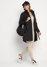 Born2be - Czarna Kurtka w Stylu Parki z Odpinanym Kapturem i Troczkami Halirsa. Okazja: na co dzień, na spacer. Kolor: czarny. Materiał: jeans. Styl: klasyczny, casual, elegancki #5