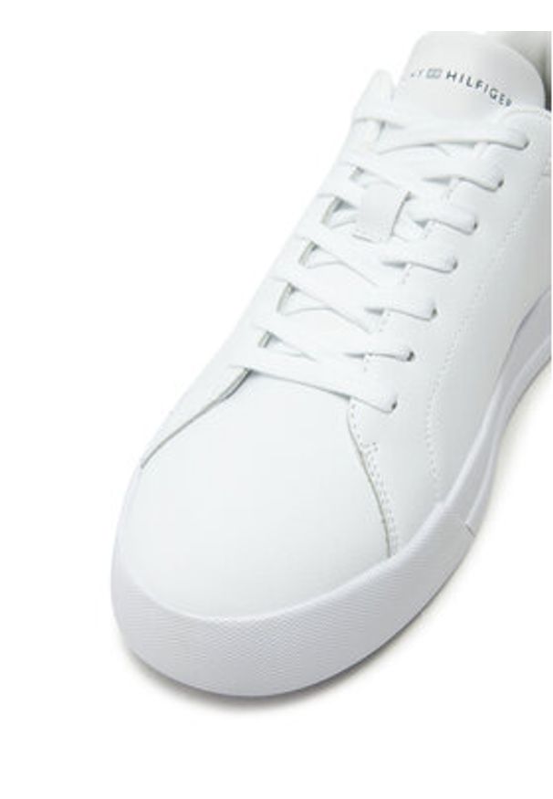 TOMMY HILFIGER - Tommy Hilfiger Sneakersy Th Court Lth Detail Ess FM0FM05367 Biały. Kolor: biały. Materiał: skóra