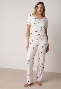 Born2be - Biały Komplet Piżamowy z Elastycznego Materiału Spodnie i Bluzka w Serca Veys. Kolor: biały. Materiał: materiał #1