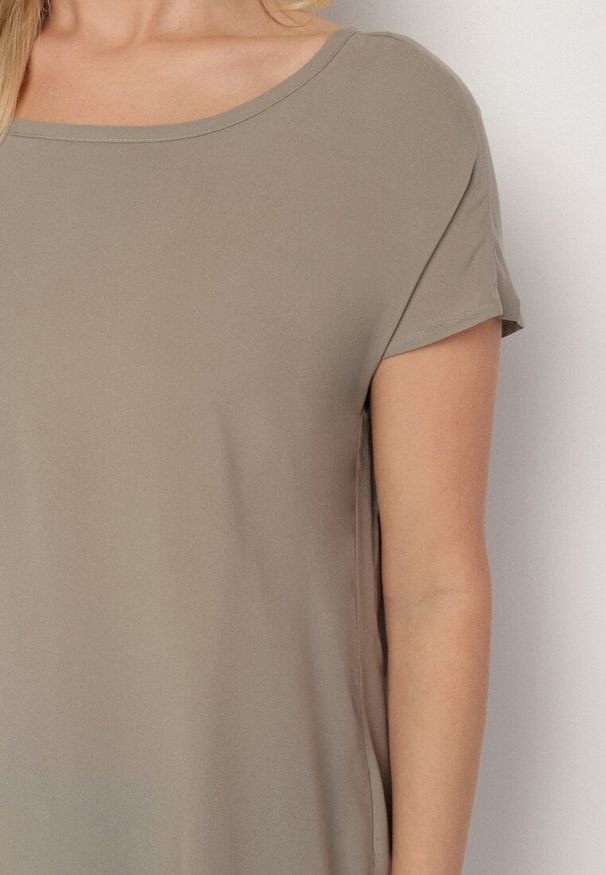 Born2be - Ciemnobeżowa Bluzka z Wiskozy o Kroju Oversize Liruvia. Okazja: na co dzień. Kolor: beżowy. Materiał: wiskoza. Styl: casual