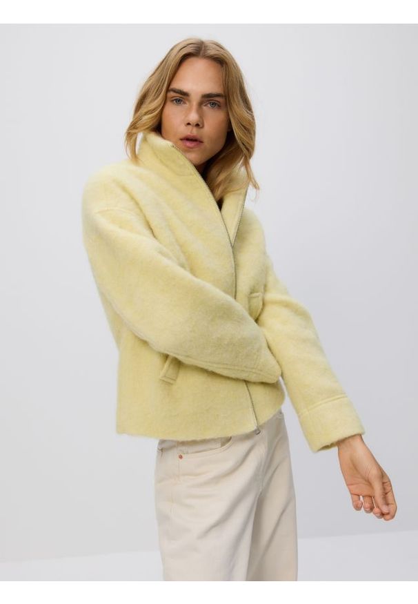 Reserved - Kurtka z wełną - żółty. Kolor: żółty. Materiał: wełna