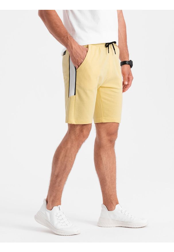 Ombre Clothing - Szorty męskie dresowe z lampasem - żółte V1. Kolor: żółty. Materiał: dresówka. Wzór: ze splotem