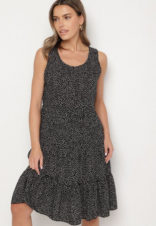 Born2be - Czarna Bawełniana Sukienka w Kropki z Falbanami Zerolia. Okazja: do pracy, na co dzień, na spotkanie biznesowe. Kolor: czarny. Materiał: bawełna. Wzór: kropki. Typ sukienki: proste. Styl: casual, klasyczny, biznesowy