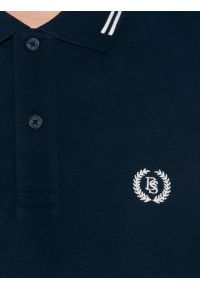 Big-Star - Koszulka męska polo granatowa Poller 403. Okazja: na co dzień. Typ kołnierza: polo. Kolor: niebieski. Materiał: jeans, materiał, dzianina. Wzór: haft, aplikacja, ze splotem. Styl: sportowy, casual #3