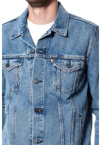 Levi's® - KURTKA JEANSOWA LEVI’S PRIDE COMMUNITY LGBTQIA+ TRUCKER JACKET 723340290. Okazja: na imprezę. Typ kołnierza: kaptur. Kolor: niebieski. Materiał: jeans. Wzór: haft, aplikacja, napisy, nadruk. Sezon: lato. Styl: klasyczny #6