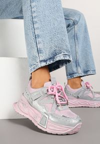 Renee - Różowo-Szare Sneakersy na Platformie z Ozdobnym Tłoczeniem Lurine. Okazja: na co dzień. Zapięcie: sznurówki. Kolor: różowy. Materiał: jeans. Obcas: na platformie