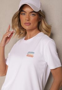 Renee - Biały T-shirt Basic z Małym Nadrukiem Tenmira. Okazja: na co dzień. Kolor: biały. Wzór: nadruk. Styl: casual #4