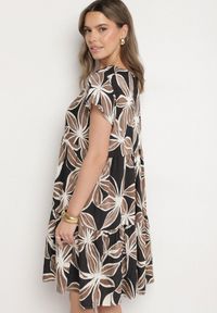 Born2be - Czarna Sukienka z Lnem o Rozkloszowanym Kroju z Wiązaniem z Frędzlami Fevione. Okazja: na co dzień. Typ kołnierza: dekolt w kształcie V. Kolor: czarny. Wzór: kwiaty. Typ sukienki: oversize. Materiał: len. Długość rękawa: krótki rękaw. Sezon: lato. Styl: casual, boho, wizytowy #2