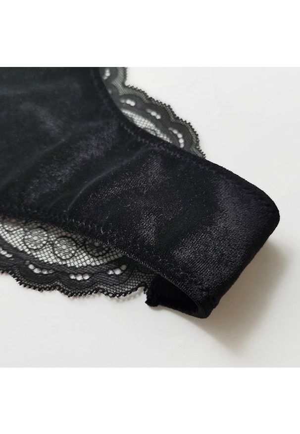 Intica - Bikini koronkowe z elastycznym wykończeniem czarne Barteldina. Kolor: czerwony. Materiał: koronka. Wzór: koronka