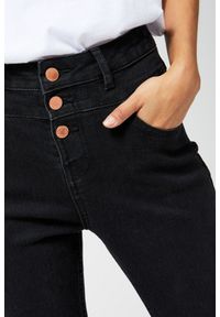 MOODO - Jeansy typu extra high waist. Stan: podwyższony. Materiał: jeans. Długość: długie. Wzór: gładki #3