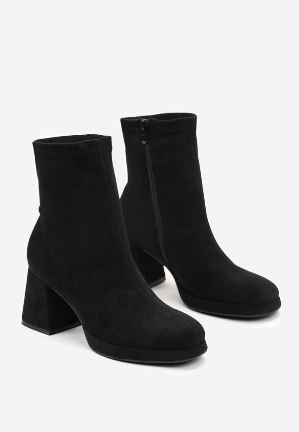 Born2be - Czarne Botki z Kwadratowym Noskiem na Obcasie Cecilio. Okazja: na spotkanie biznesowe, na co dzień. Kolor: czarny. Obcas: na obcasie. Styl: elegancki, biznesowy, klasyczny, casual. Wysokość obcasa: średni