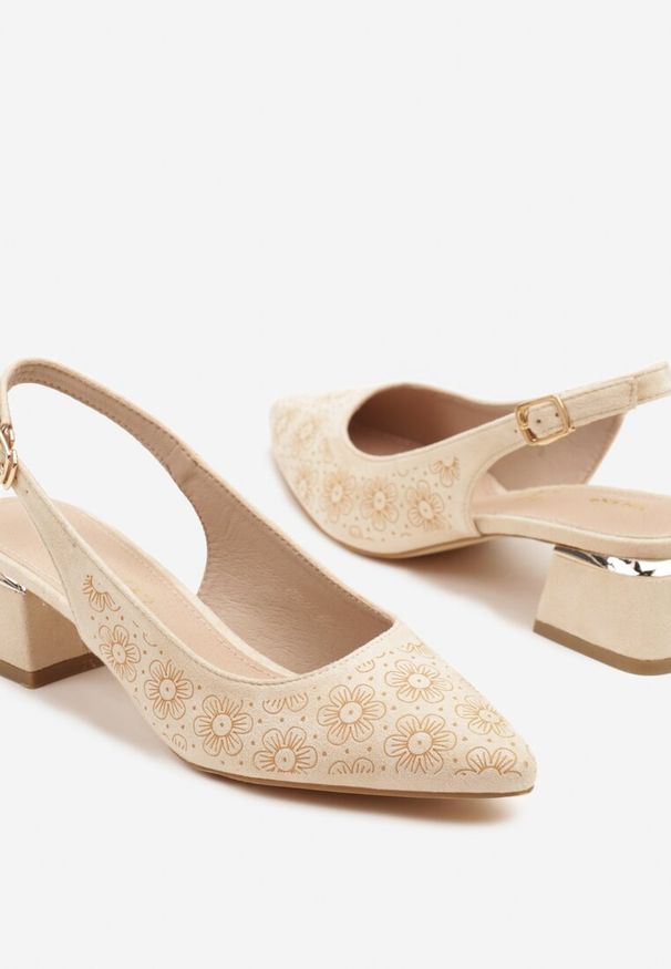 Renee - Beżowe Sandały Vices na Słupku Slingback ze Skórzaną Wkładką i Metaliczną Ozdobą Ciariloria. Okazja: na co dzień. Zapięcie: sprzączka. Kolor: beżowy. Materiał: skóra. Wzór: aplikacja. Obcas: na słupku. Styl: elegancki, klasyczny, casual. Wysokość obcasa: średni