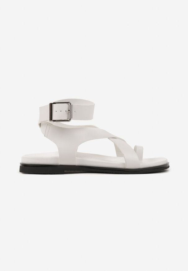 Born2be - Białe Sandały w Stylu Japonek z Geometrycznymi Paskami Kerraza. Okazja: na co dzień. Zapięcie: pasek. Kolor: biały. Materiał: jeans. Wzór: geometria. Obcas: na płaskiej podeszwie. Styl: casual, elegancki