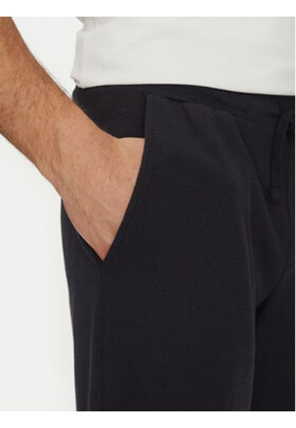 Guess Szorty sportowe F5GD00 KC5Y1 Granatowy Regular Fit. Kolor: niebieski. Materiał: bawełna. Styl: sportowy