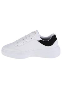 skechers - Buty do chodzenia damskie Skechers Cordova Classic. Zapięcie: sznurówki. Kolor: biały. Materiał: materiał, tkanina, syntetyk. Szerokość cholewki: normalna. Sport: turystyka piesza