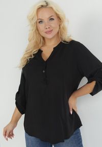 Born2be - Czarna Bluzka z Wiskozy Artanassa. Typ kołnierza: kołnierzyk stójkowy. Kolor: czarny. Materiał: wiskoza. Wzór: gładki. Sezon: lato, wiosna #4