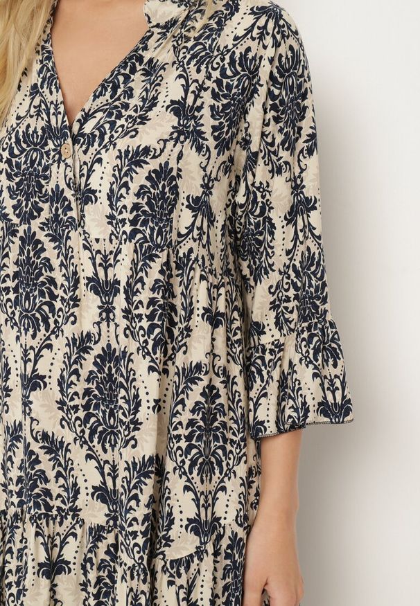 Born2be - Granatowo-Beżowa Bawełniana Rozkloszowana Sukienka z Falbankami Miloa. Typ kołnierza: kołnierz z falbankami. Kolor: niebieski. Materiał: bawełna. Typ sukienki: rozkloszowane