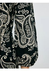 Big-Star - Sukienka damska midi ze wzorem paisley czarna Mazekin 907. Okazja: na co dzień. Kolor: czarny. Wzór: paisley. Typ sukienki: proste. Styl: casual, elegancki, boho, klasyczny. Długość: midi #6