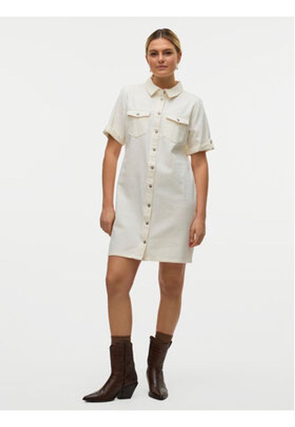 Vero Moda Sukienka jeansowa Jennie 10309665 Biały Regular Fit. Kolor: biały. Materiał: bawełna