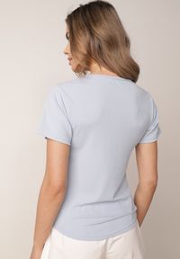 Born2be - Jasnoniebieski Gładki T-shirt w Klasycznym Stylu Salodone. Okazja: do pracy, na co dzień. Kolor: niebieski. Materiał: materiał, jeans. Wzór: gładki. Styl: klasyczny #2