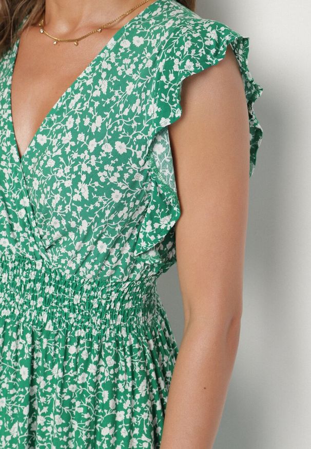 Born2be - Zielona Sukienka o Rozkloszowanym Kroju z Falbankami w Kwiatowy Wzór Aravisse. Okazja: na co dzień. Typ kołnierza: kołnierz z falbankami. Kolor: zielony. Wzór: kwiaty. Styl: casual, elegancki