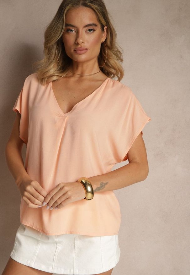 Renee - Pomarańczowa Bluzka z Wiskozy z Trójkątnym Dekoltem Tilimira. Okazja: na co dzień. Kolor: pomarańczowy. Materiał: wiskoza. Styl: elegancki, casual
