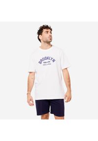 DOMYOS - Koszulka z krótkim rękawem męska Domyos Gym & Pilates regular. Kolor: biały. Materiał: tkanina, elastan, prążkowany, bawełna, materiał. Długość rękawa: krótki rękaw. Długość: krótkie. Sport: joga i pilates #1