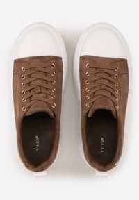 Renee - Ciemnobeżowe Sneakersy VICES na Platformie z Metaliczną Aplikacją i Napisem Beli. Okazja: na co dzień. Kolor: beżowy. Szerokość cholewki: normalna. Wzór: aplikacja, napisy. Obcas: na platformie #6
